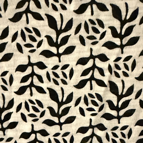 NWOT size M LOFT Black and White Leaf Print Top - Picture 3 of 5